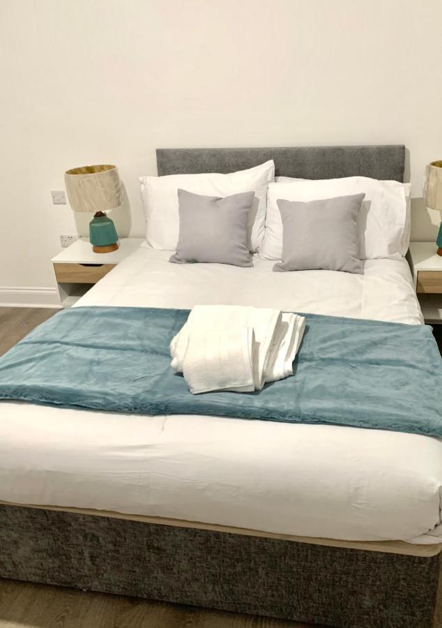 Serene Suites: Family-Friendly Retreat with Free Parking and Wi-Fi Ilford Exterior photo