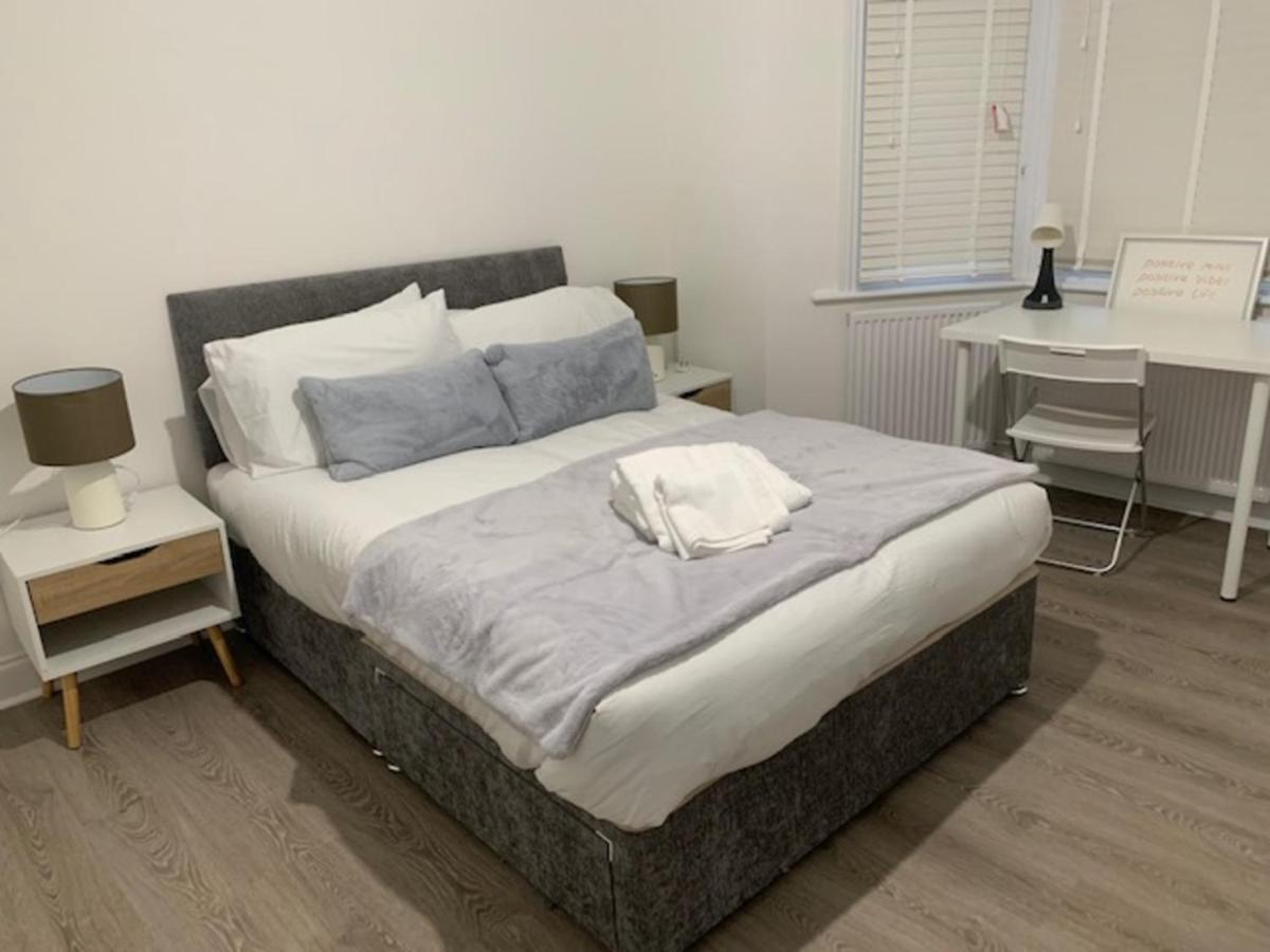 Serene Suites: Family-Friendly Retreat with Free Parking and Wi-Fi Ilford Exterior photo